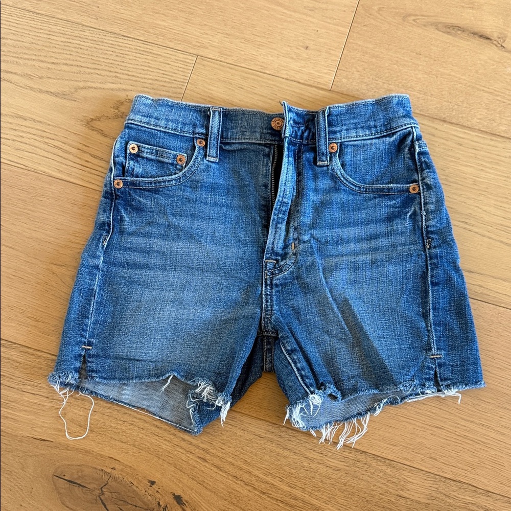 GAP Women's Medium Blue Frayed Hem Denim Shorts